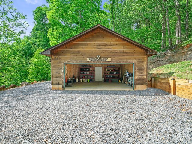 483 Birdie Lane, Bakersville, NC 28705