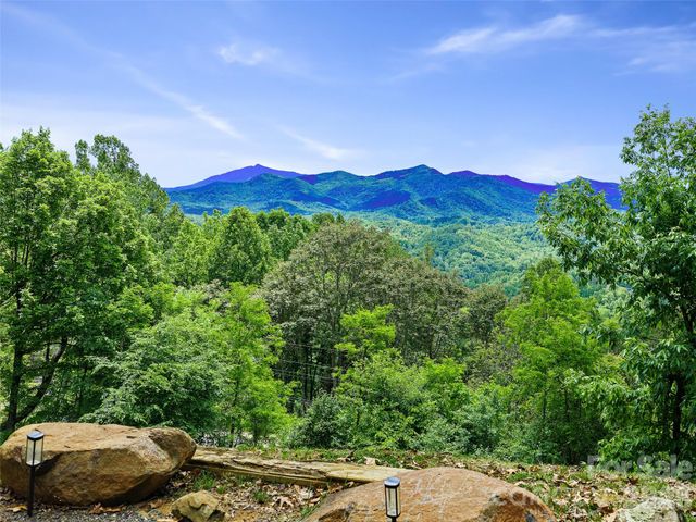 483 Birdie Lane, Bakersville, NC 28705