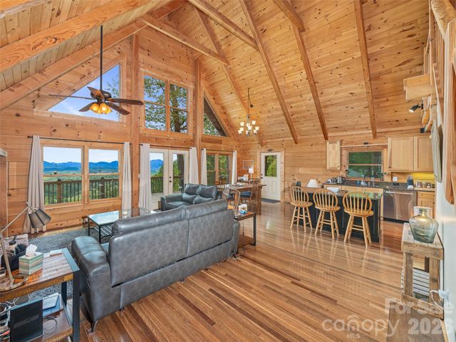 483 Birdie Lane, Bakersville, NC 28705