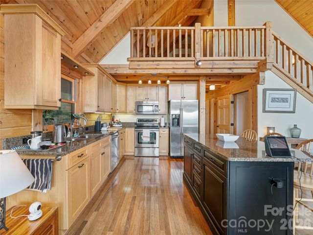 483 Birdie Lane, Bakersville, NC 28705