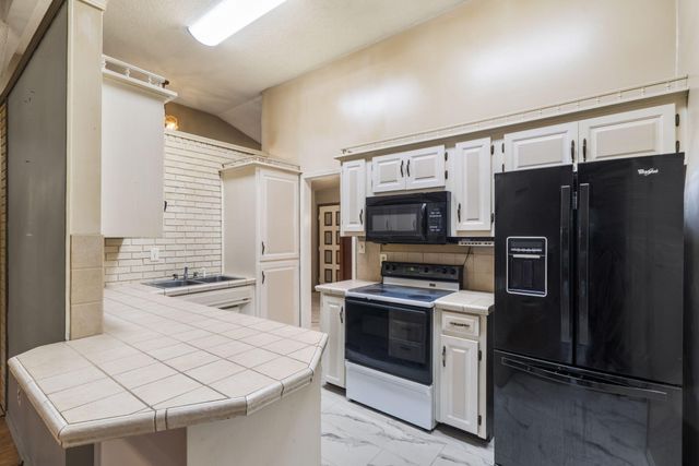 1160 East Highpoint Street, Springfield, MO 65810
