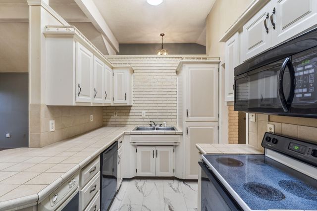 1160 East Highpoint Street, Springfield, MO 65810
