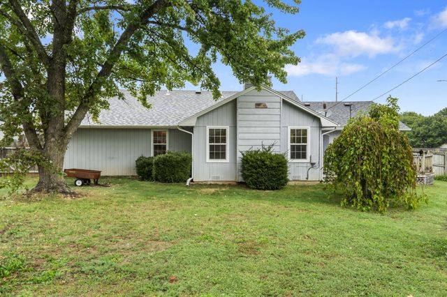 1160 East Highpoint Street, Springfield, MO 65810