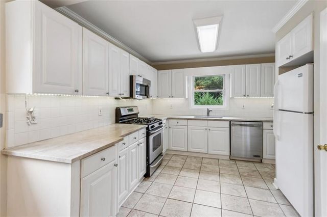 1910 La Dawn Lane, Atlanta, GA 30318