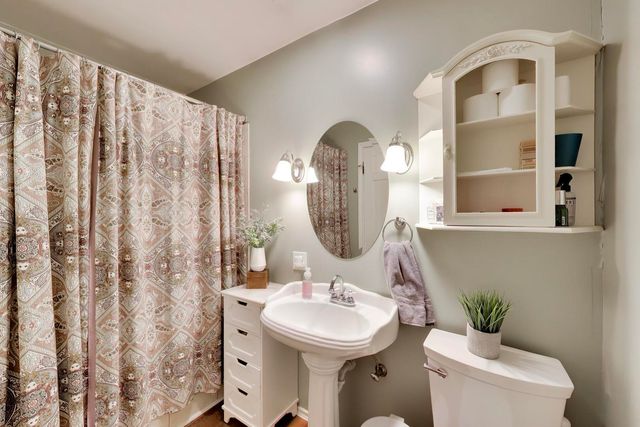 310 W Kirchhoff Road, Arlington Heights, IL 60005