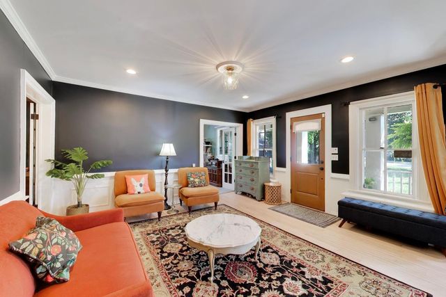 310 W Kirchhoff Road, Arlington Heights, IL 60005