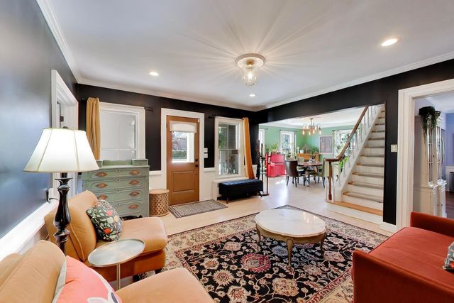 310 W Kirchhoff Road, Arlington Heights, IL 60005