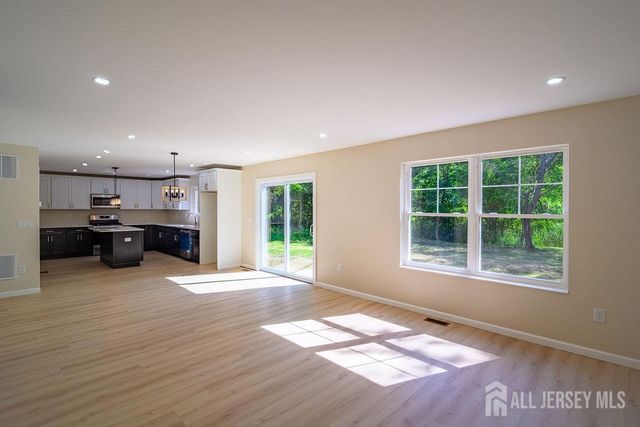 10-A Delar Parkway A, Franklin Twsp, NJ 08823