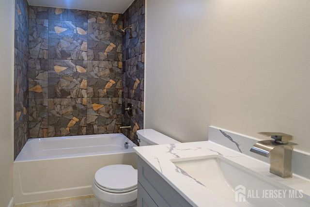 10-A Delar Parkway A, Franklin Twsp, NJ 08823