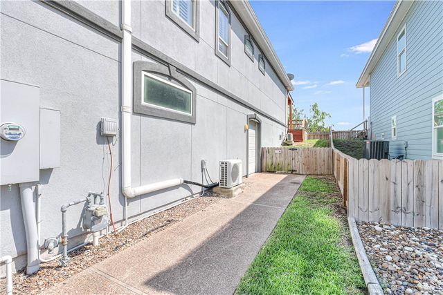 113 Bay Ct, Aransas Pass, TX 78336