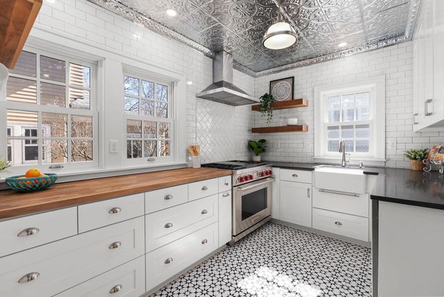 2557 Chamberlain Avenue, Madison, WI 53705