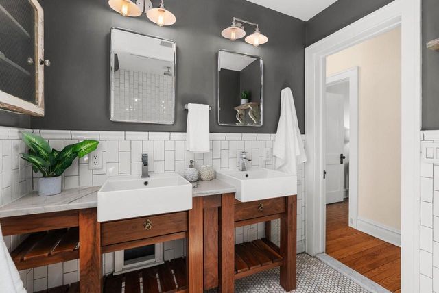 2557 Chamberlain Avenue, Madison, WI 53705