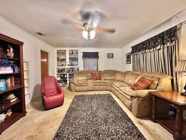 615 Carlisle Dr, Kilgore, TX 75662