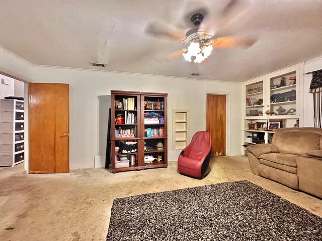 615 Carlisle Dr, Kilgore, TX 75662