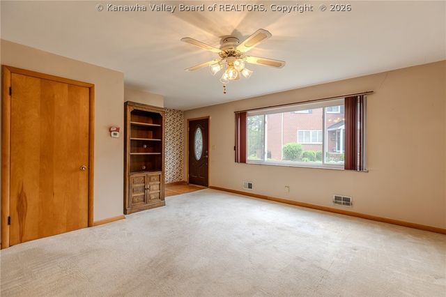 8 Vest Place, Charleston, WV 25314