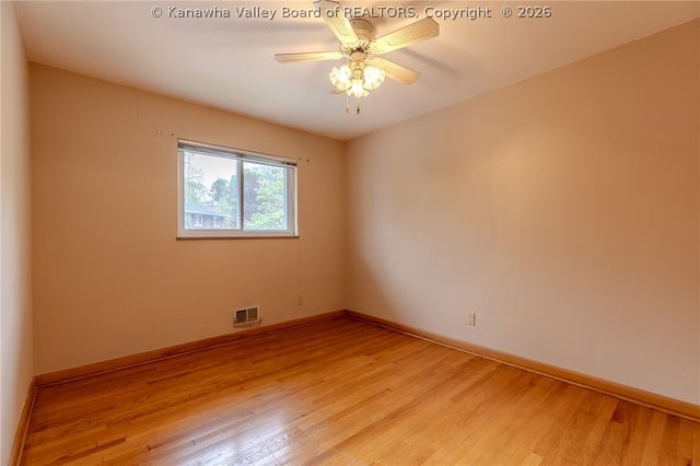 8 Vest Place, Charleston, WV 25314