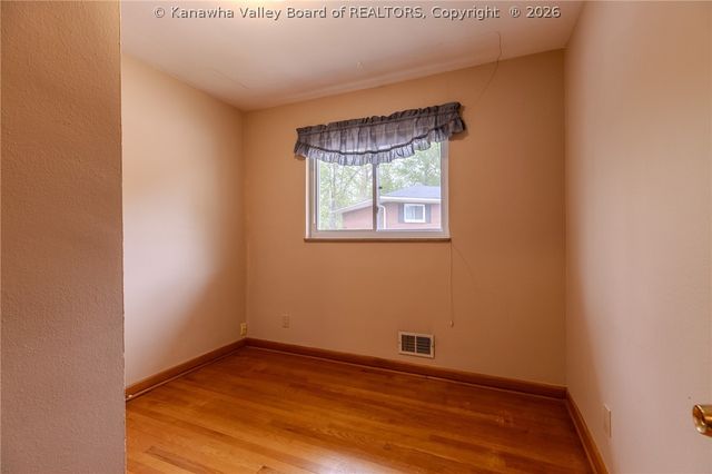 8 Vest Place, Charleston, WV 25314