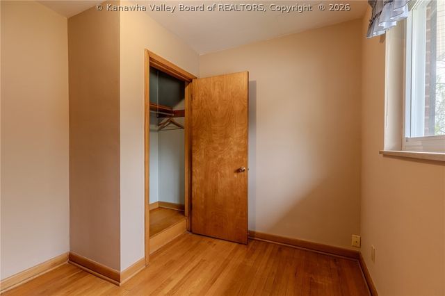 8 Vest Place, Charleston, WV 25314
