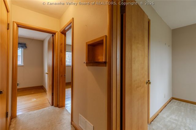 8 Vest Place, Charleston, WV 25314
