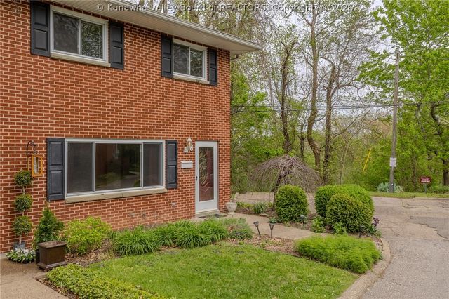 8 Vest Place, Charleston, WV 25314
