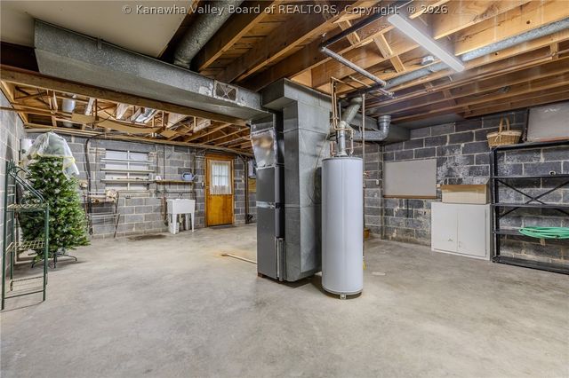 8 Vest Place, Charleston, WV 25314