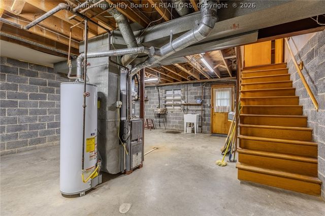 8 Vest Place, Charleston, WV 25314