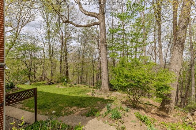 8 Vest Place, Charleston, WV 25314
