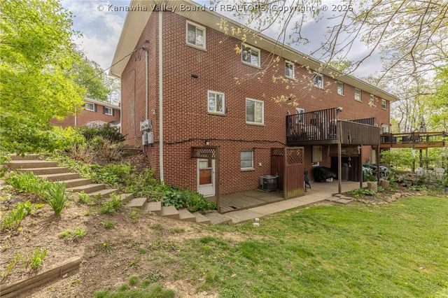 8 Vest Place, Charleston, WV 25314