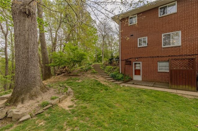 8 Vest Place, Charleston, WV 25314