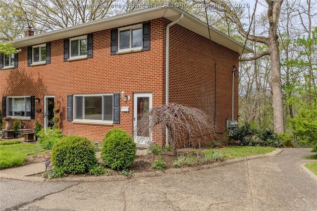 8 Vest Place, Charleston, WV 25314
