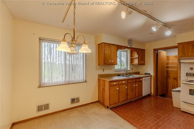 8 Vest Place, Charleston, WV 25314