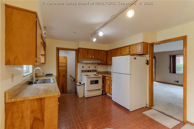 8 Vest Place, Charleston, WV 25314