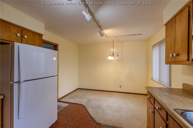 8 Vest Place, Charleston, WV 25314