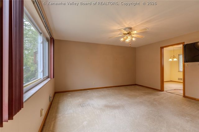 8 Vest Place, Charleston, WV 25314