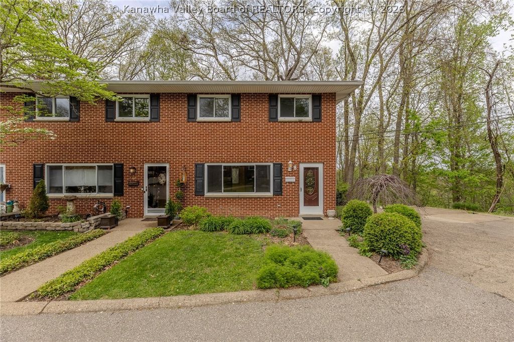 8 Vest Place, Charleston, WV 25314