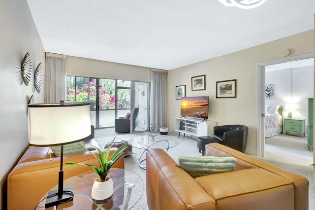 2320 SW 22nd Avenue 211, Delray Beach, FL 33445