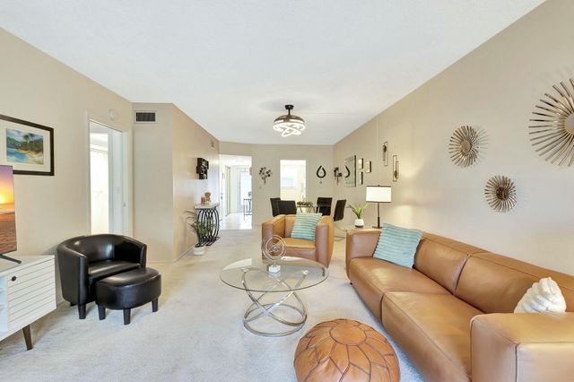 2320 SW 22nd Avenue 211, Delray Beach, FL 33445