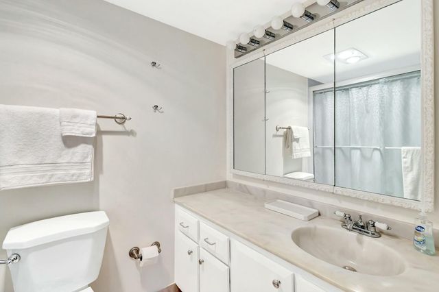 2320 SW 22nd Avenue 211, Delray Beach, FL 33445