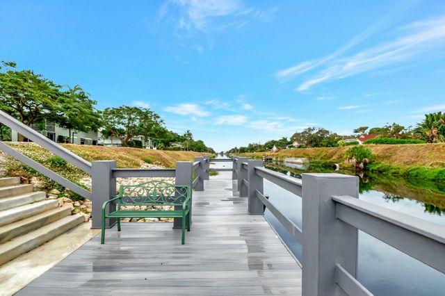 2320 SW 22nd Avenue 211, Delray Beach, FL 33445