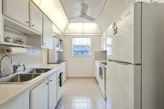 2320 SW 22nd Avenue 211, Delray Beach, FL 33445