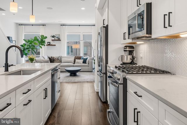 3104 PIERVIEW LN, Philadelphia, PA 19125