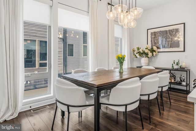 3104 PIERVIEW LN, Philadelphia, PA 19125