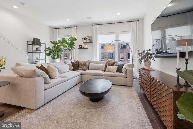 3104 PIERVIEW LN, Philadelphia, PA 19125