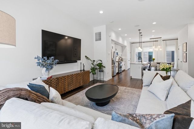 3104 PIERVIEW LN, Philadelphia, PA 19125