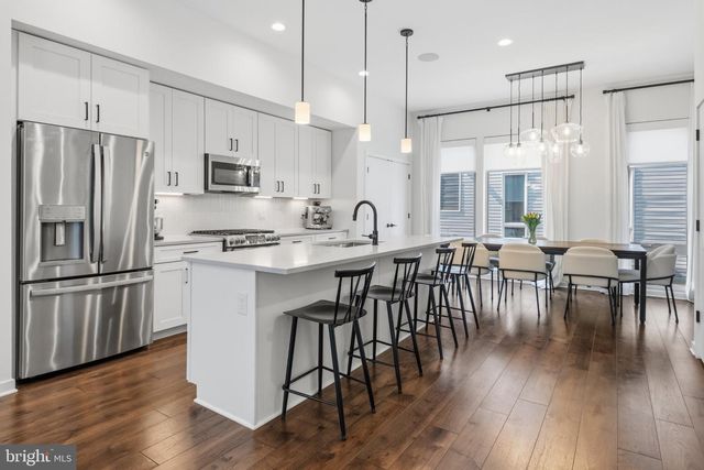 3104 PIERVIEW LN, Philadelphia, PA 19125