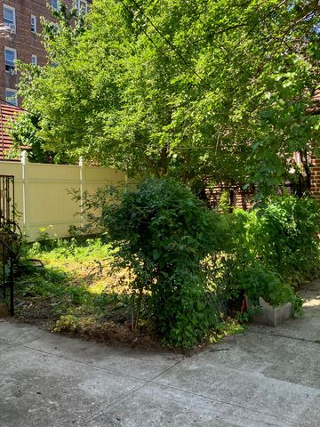 33-42 87 Street, Jackson Heights, NY 11372
