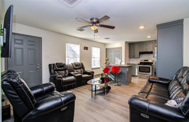 8134 Richland Drive A, Houston, TX 77028