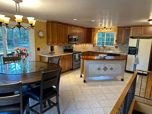 6421 S Dorset Rd, Spokane, WA 99224