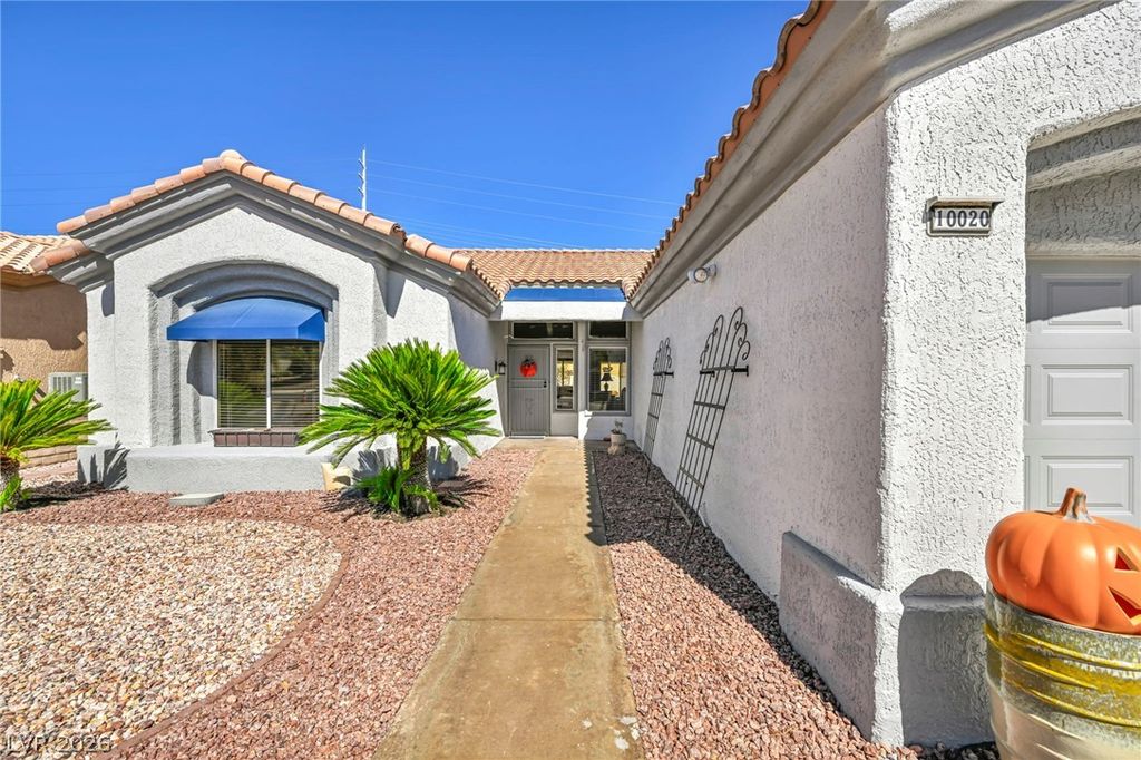 10020 Villa Ridge Drive, Las Vegas, NV 89134 — photo 2