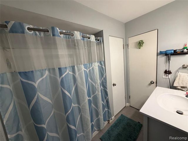 6644 Dorwood Road, Saginaw, MI 48601